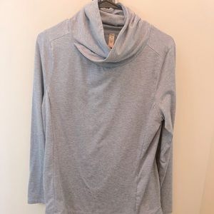 Athletic long sleeve pullover